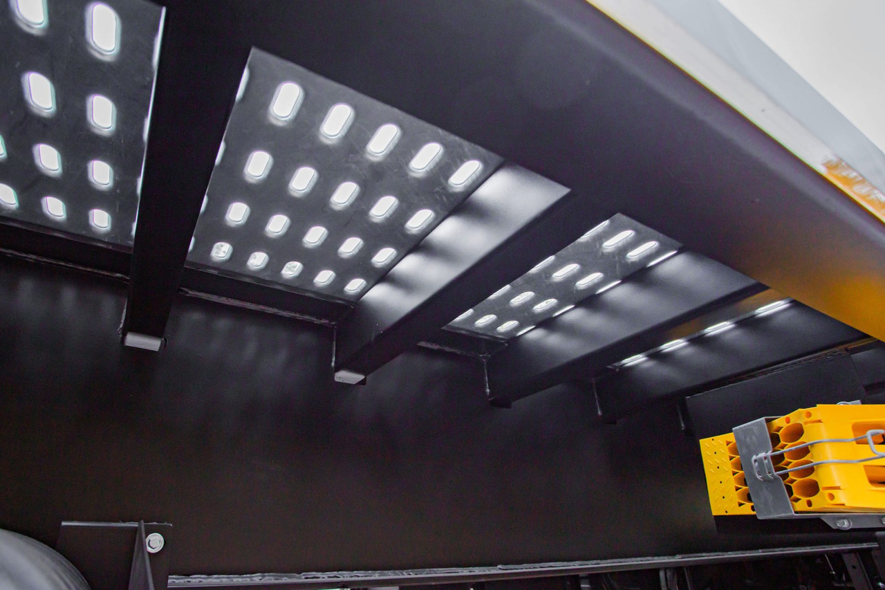 Leasing de Cynkomet Plattformauflieger - Anhänger / Semi-trailer / Semi-remorque / Semirremolque plataforma / Semirimorchio con piattaforma / Naczepa platformowa 27 t Cynkomet Plattformauflieger - Anhänger / Semi-trailer / Semi-remorque / Semirremolque plataforma / Semirimorchio con piattaforma / Naczepa platformowa 27 t: foto 10