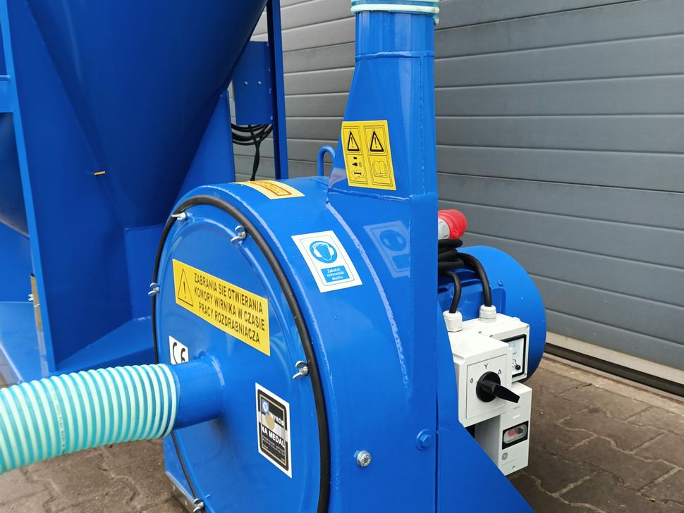 Dozamech Getreidebrecher / Grain crusher / Broyeur à grains / Trituratore / Измельчитель / Rozdrabniacz - Equipamento de gado: foto 2 Dozamech Getreidebrecher / Grain crusher / Broyeur à grains / Trituratore / Измельчитель / Rozdrabniacz - Equipamento de gado: foto 2