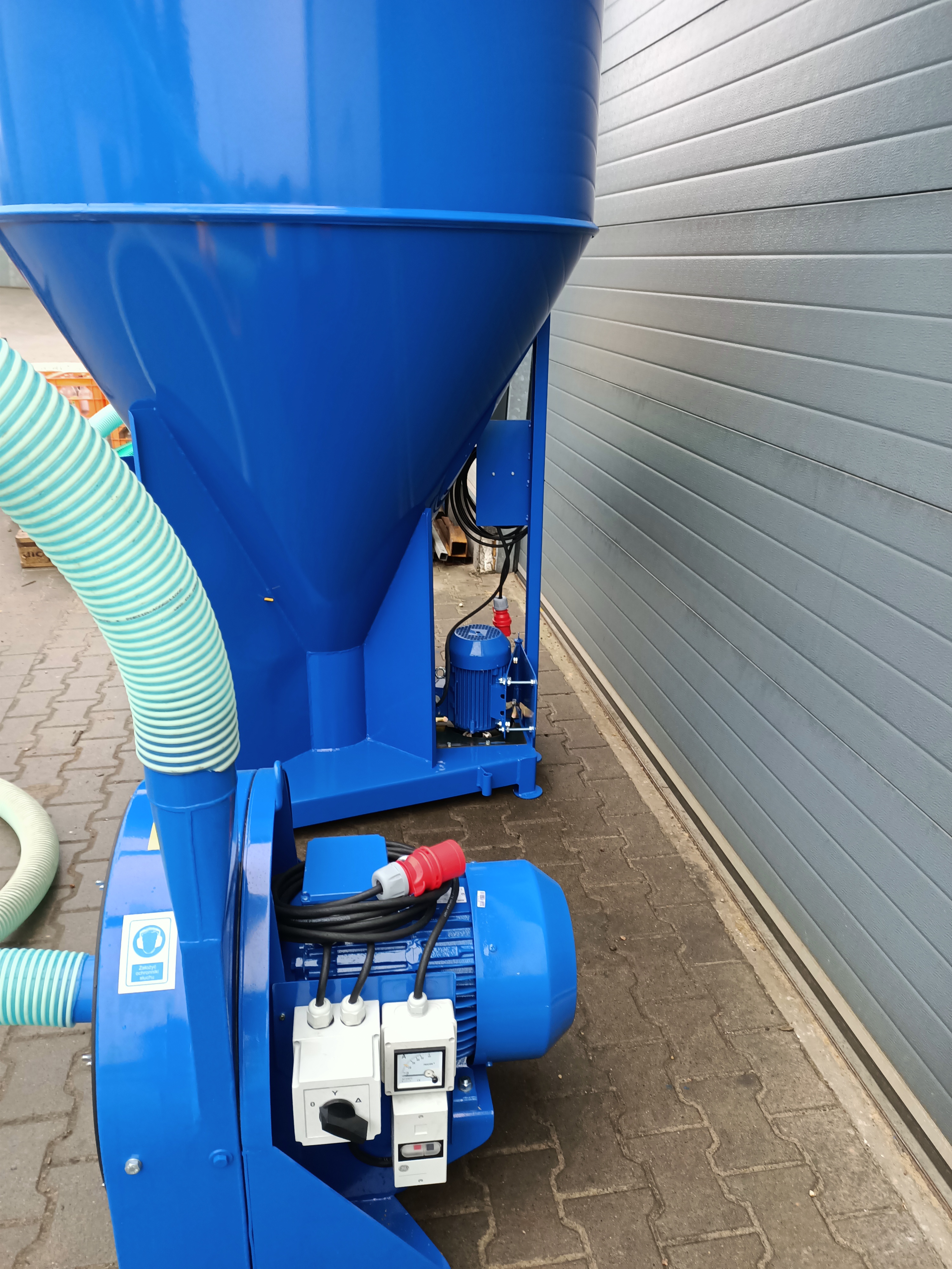 Equipamento de gado novo Dozamech Getreidemischanlage / Feed mixer / Melangeuse de fourrage / Miscelatore di mangime / Кормосмеситель / Mieszalnik H-033/2 1000 kg: foto 16