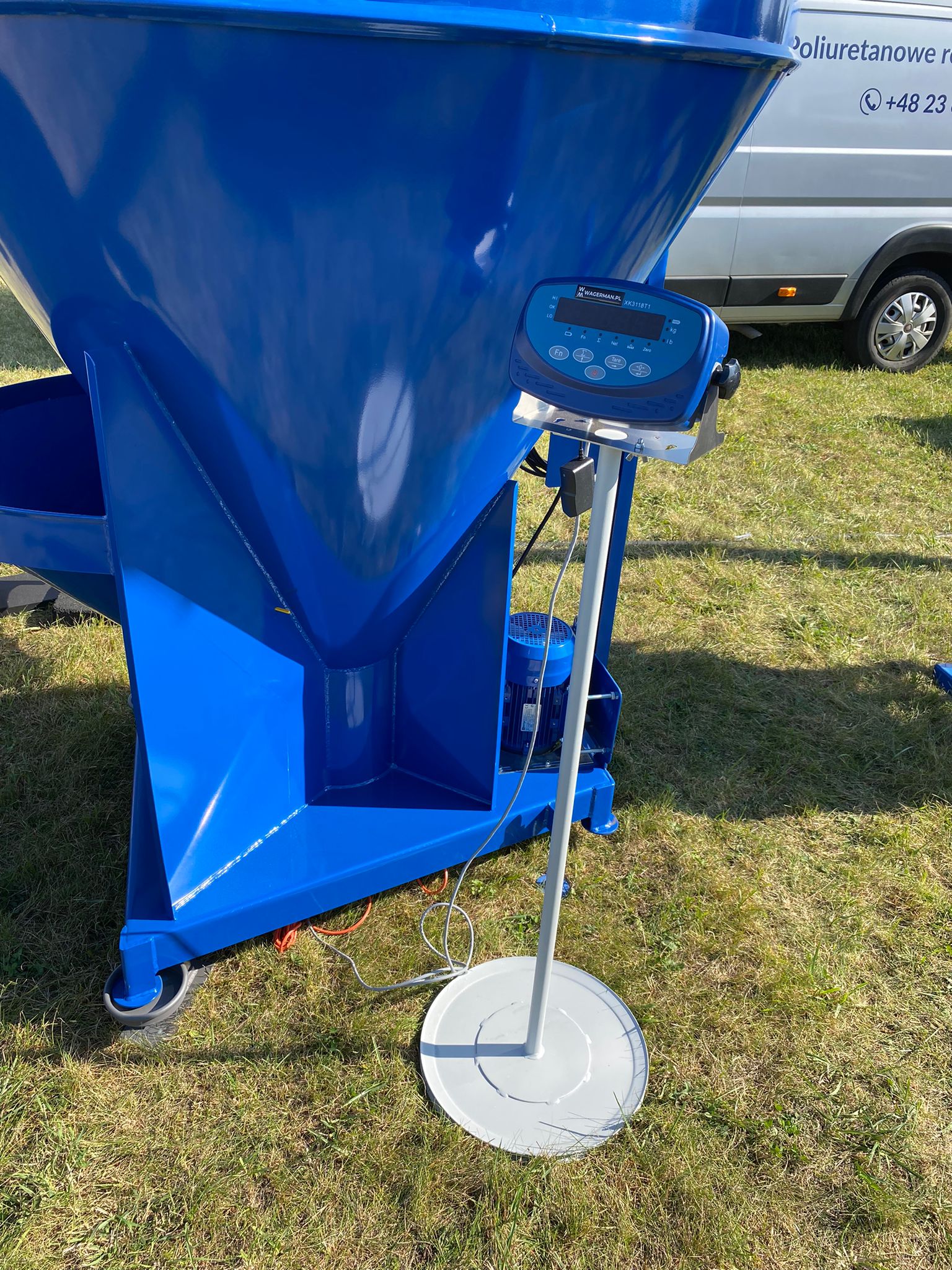 Equipamento de gado novo Dozamech Getreidemischanlage / Feed mixer / Melangeuse de fourrage / Miscelatore di mangime / Кормосмеситель / Mieszalnik H-033/2 1000 kg: foto 6