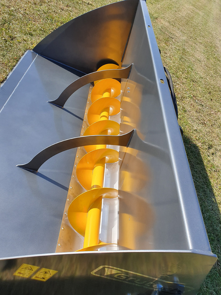 Grutech Futterverteiler / Bucket with screw / Godet avec vis / Cazo con sinfín / Benna con coclea / Ковш со шнеком / Łyżka ze ślimakiem 1,6 m - Balde para carregadeiras por Máquina agrícola: foto 4 Grutech Futterverteiler / Bucket with screw / Godet avec vis / Cazo con sinfín / Benna con coclea / Ковш со шнеком / Łyżka ze ślimakiem 1,6 m - Balde para carregadeiras por Máquina agrícola: foto 4