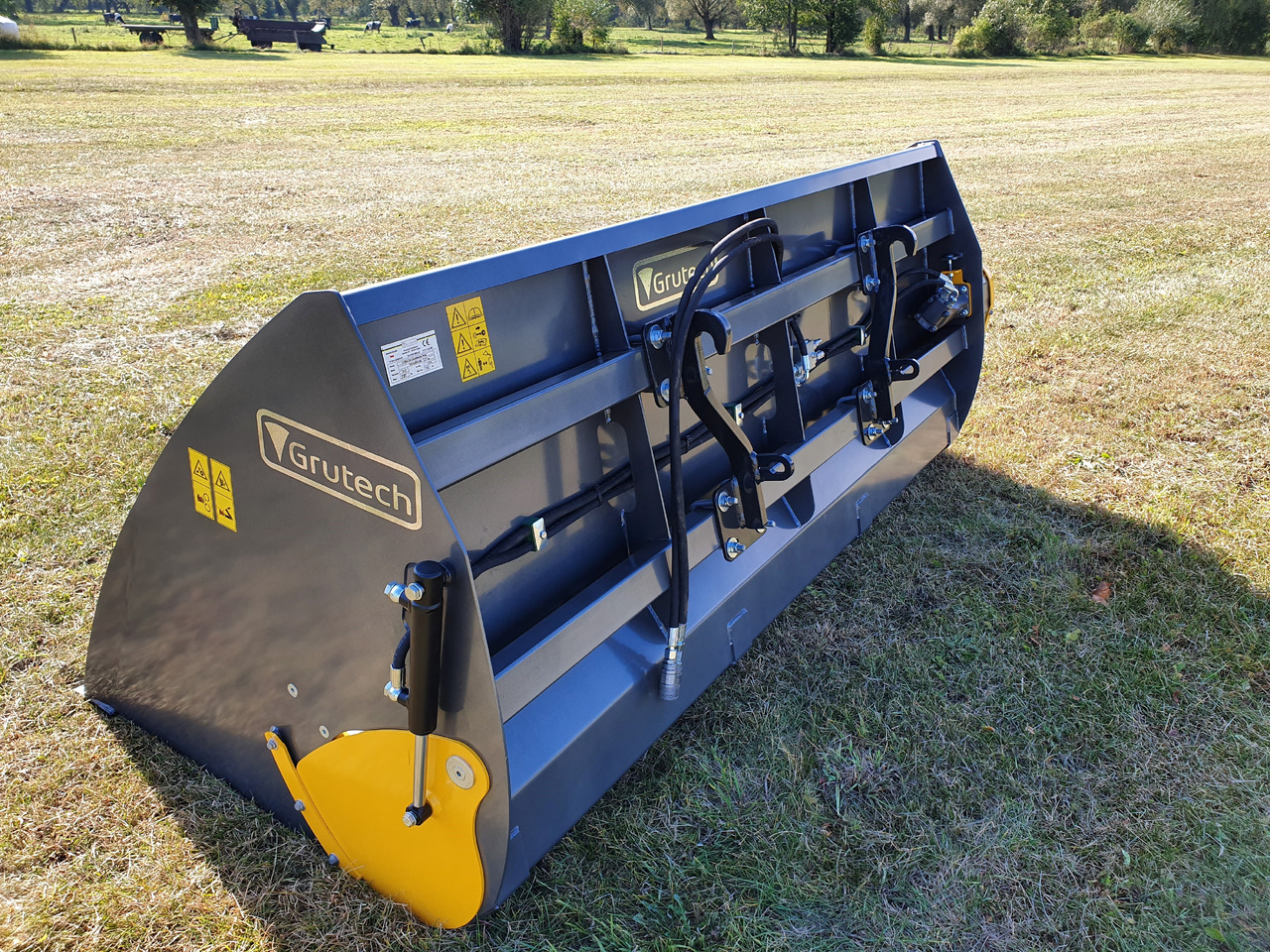 Grutech Futterverteiler / Bucket with screw / Godet avec vis / Cazo con sinfín / Benna con coclea / Ковш со шнеком / Łyżka ze ślimakiem 1,6 m - Balde para carregadeiras por Máquina agrícola: foto 5 Grutech Futterverteiler / Bucket with screw / Godet avec vis / Cazo con sinfín / Benna con coclea / Ковш со шнеком / Łyżka ze ślimakiem 1,6 m - Balde para carregadeiras por Máquina agrícola: foto 5