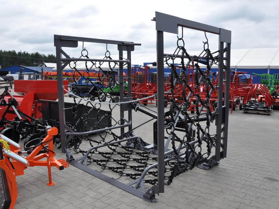 Metal-Technik Wiesenegge / Meadow harrow / Herse de prairie / Strigliatrice / Lanza de prado / Полевая волокуша / Włóka łąkowa 6 m - Grade para prados: foto 1 Metal-Technik Wiesenegge / Meadow harrow / Herse de prairie / Strigliatrice / Lanza de prado / Полевая волокуша / Włóka łąkowa 6 m - Grade para prados: foto 1