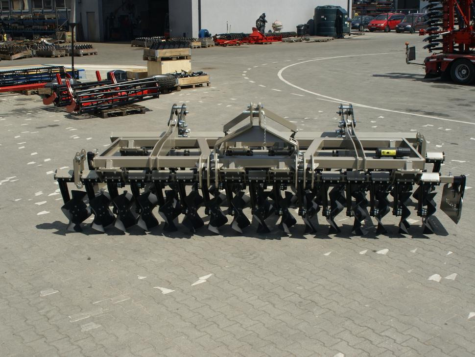 ROLEX Scheibenegge / Cross-Cutter harrow / Dechaumeur cross-cutter / Cross Cutter erpice / Борона с поперечным катком жёсткий/ Brona cross cutter sztywna 4 m - Grades de discos: foto 4 ROLEX Scheibenegge / Cross-Cutter harrow / Dechaumeur cross-cutter / Cross Cutter erpice / Борона с поперечным катком жёсткий/ Brona cross cutter sztywna 4 m - Grades de discos: foto 4