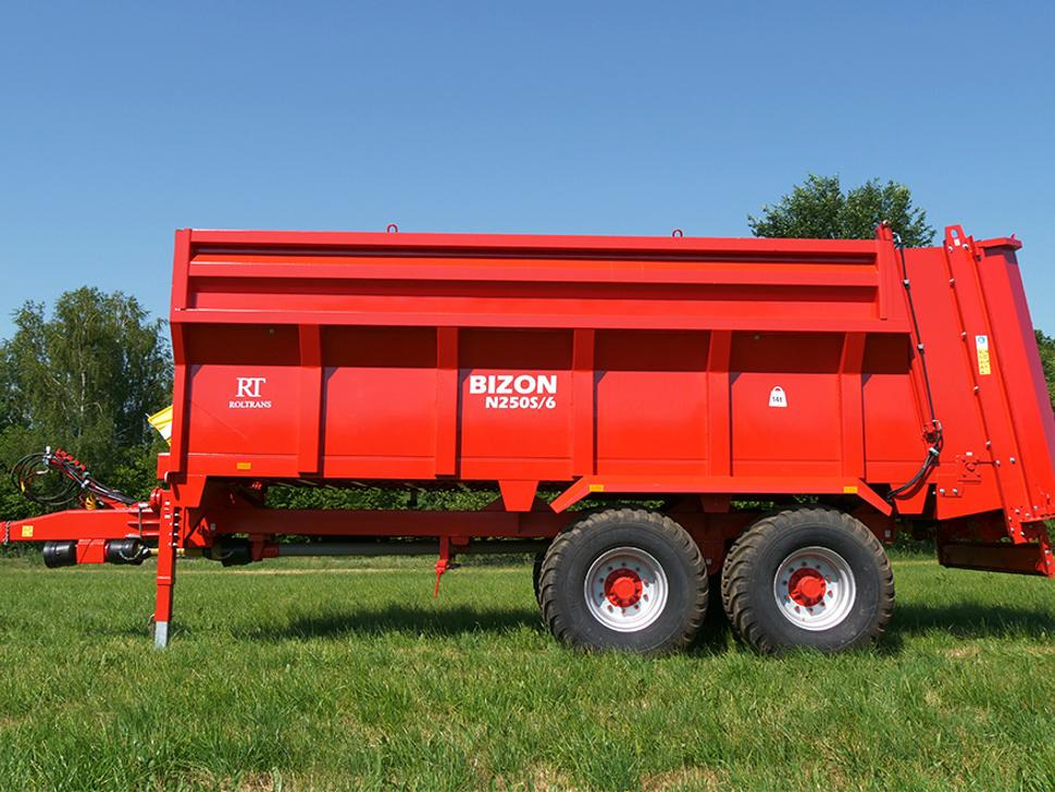 Roltrans Miststreuer / Manure spreader / Epandeur à fumier / Spandiletame / Разбрасыватель органических удобрений / Rozrzutnik obornika N205S/6 BIZON 14 t - Espalhador de estrume: foto 3 Roltrans Miststreuer / Manure spreader / Epandeur à fumier / Spandiletame / Разбрасыватель органических удобрений / Rozrzutnik obornika N205S/6 BIZON 14 t - Espalhador de estrume: foto 3