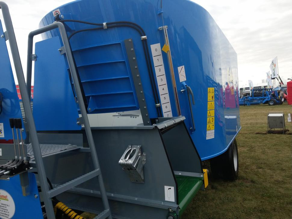 Leasing de ZAMET Futtermischwagen / Feed mixer / Melangeuse / Carro miscelatore / Vagoneta de alimentación /Кормораздатчик / Wóz paszowy 16 m3 ZAMET Futtermischwagen / Feed mixer / Melangeuse / Carro miscelatore / Vagoneta de alimentación /Кормораздатчик / Wóz paszowy 16 m3: foto 14