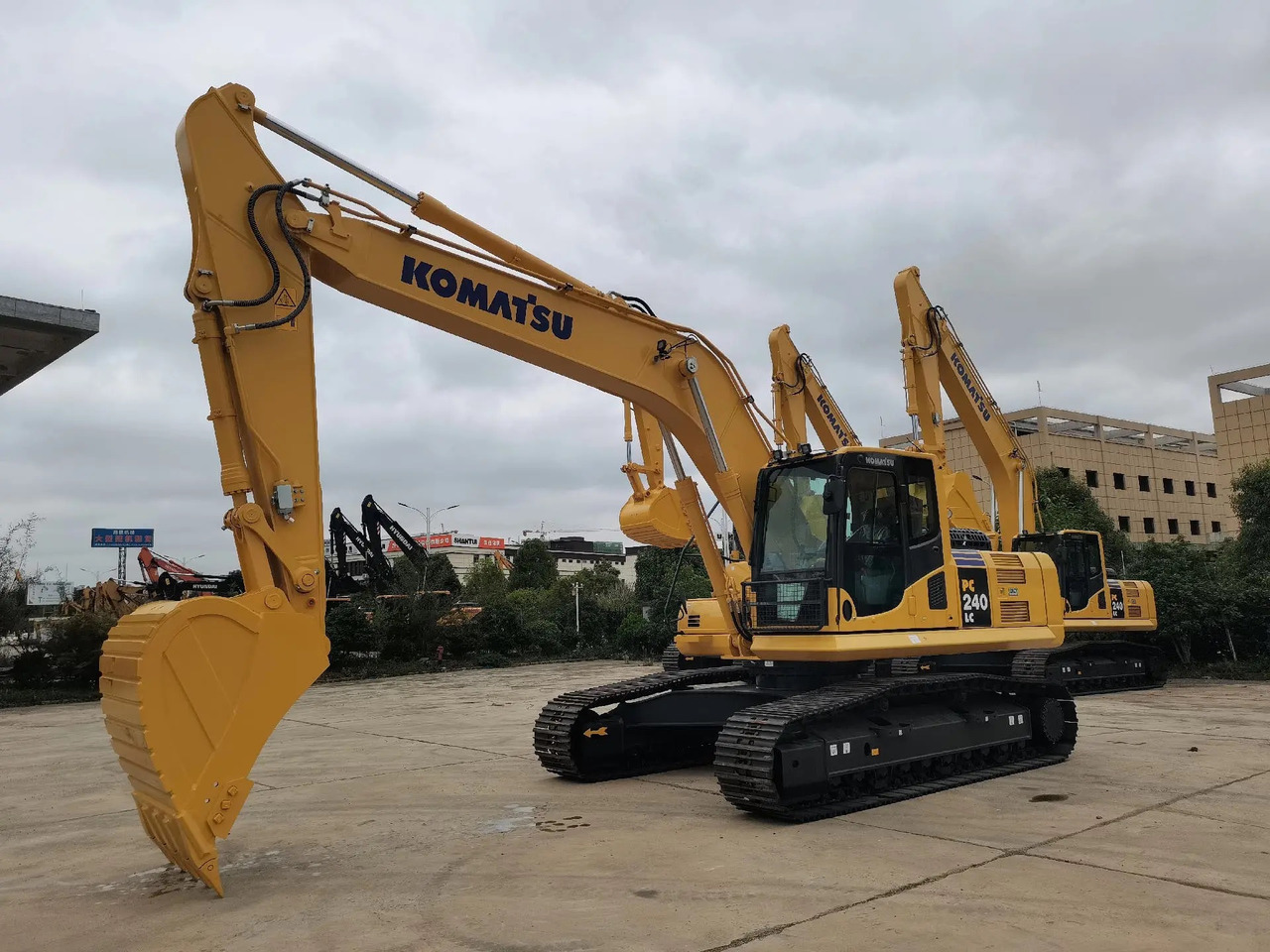 KOMATSU PC240-8 - Escavadora de rastos: foto 2 KOMATSU PC240-8 - Escavadora de rastos: foto 2