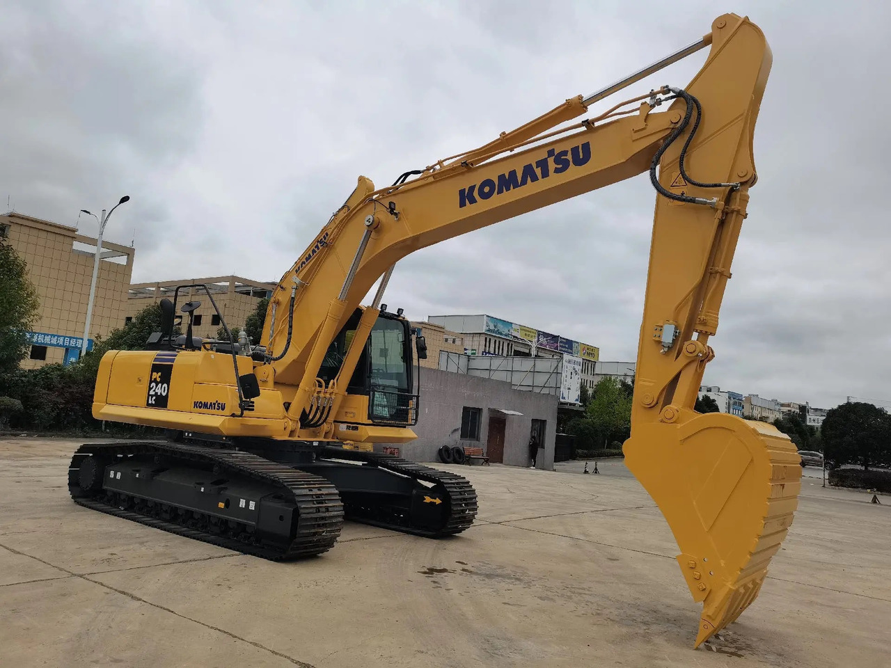 KOMATSU PC240-8 - Escavadora de rastos: foto 1 KOMATSU PC240-8 - Escavadora de rastos: foto 1