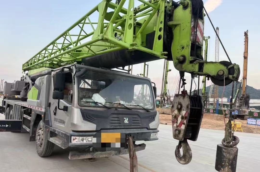 ZOOMLION ZTC300V - Grua móvel: foto 1 ZOOMLION ZTC300V - Grua móvel: foto 1