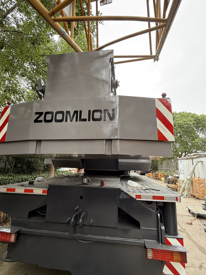 ZOOMLION ZTC700V1 - Grua móvel: foto 4 ZOOMLION ZTC700V1 - Grua móvel: foto 4