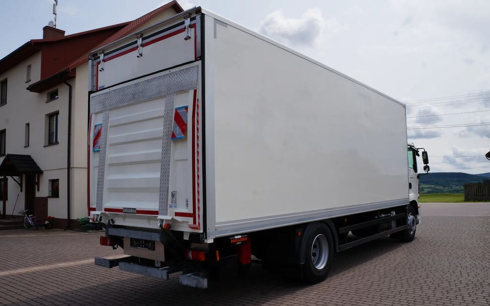 MAN TGM 18.250 / 18.290 EURO 6 KONTENER 19 PALET ŁAD. 9800 KG WINDA - Camião furgão: foto 4 MAN TGM 18.250 / 18.290 EURO 6 KONTENER 19 PALET ŁAD. 9800 KG WINDA - Camião furgão: foto 4