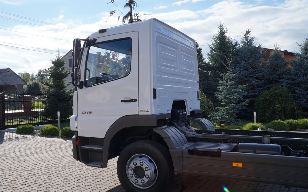 Mercedes-Benz ATEGO 1318 EURO 5 RAMA DO ZABUDOWY MANUAL 1322 - Camião chassi: foto 4 Mercedes-Benz ATEGO 1318 EURO 5 RAMA DO ZABUDOWY MANUAL 1322 - Camião chassi: foto 4