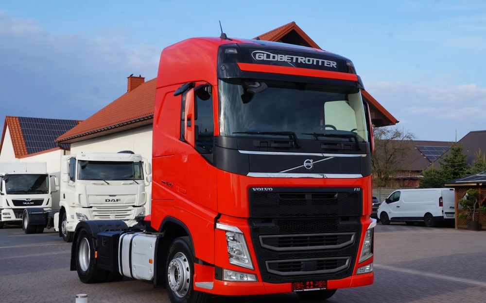 Volvo FH 4 EURO 6 GLOBETROTTER NISKI PRZEBIEG PEŁEN SERWIS - Tractor: foto 3 Volvo FH 4 EURO 6 GLOBETROTTER NISKI PRZEBIEG PEŁEN SERWIS - Tractor: foto 3