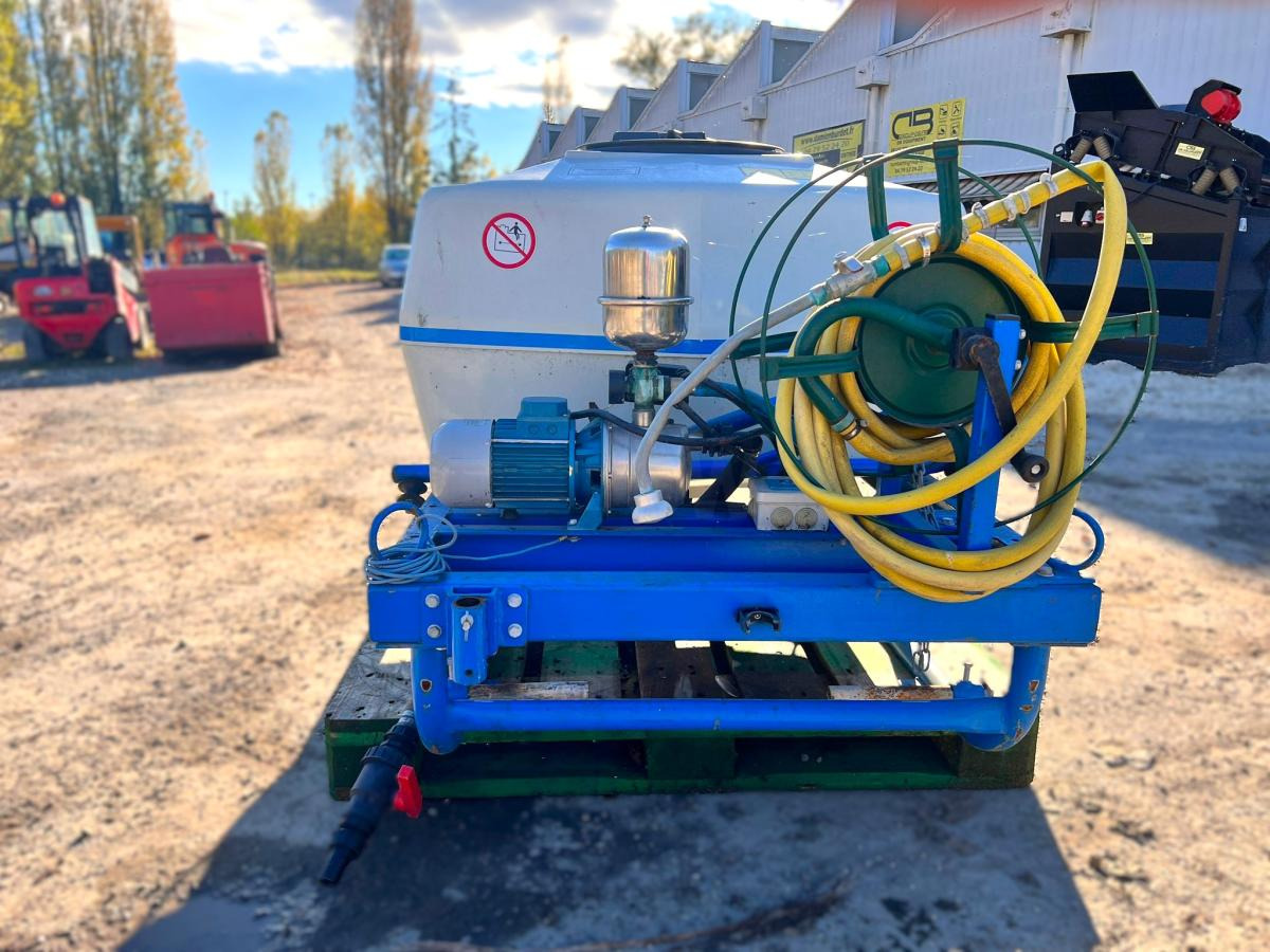 BLANCHARD CUVE D'ARROSAGE PULVERISATEUR AVEC POMPE ELECTRIQUE SUR BERCE (NET DE TVA) - Pulverizador montado: foto 2 BLANCHARD CUVE D'ARROSAGE PULVERISATEUR AVEC POMPE ELECTRIQUE SUR BERCE (NET DE TVA) - Pulverizador montado: foto 2