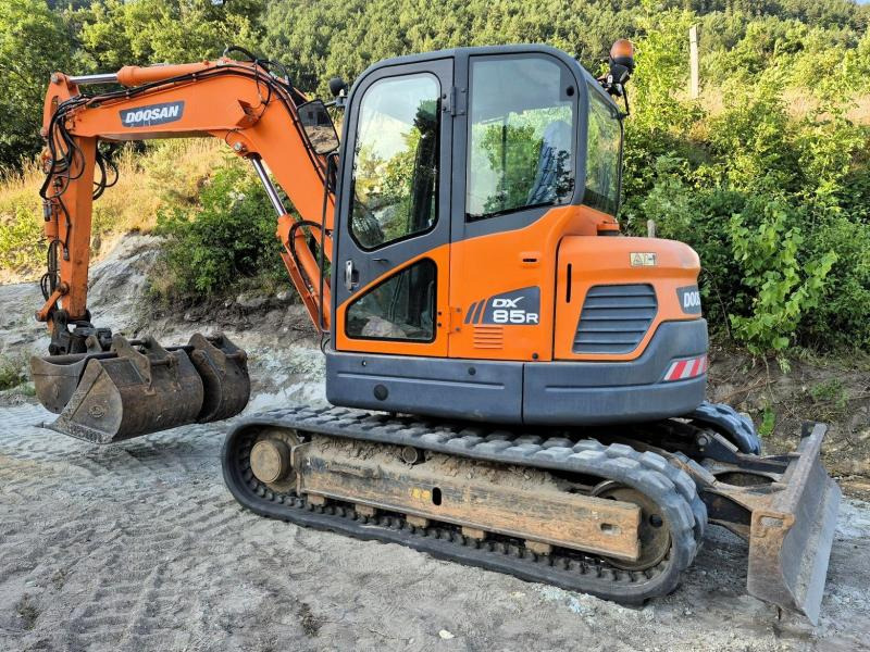 Doosan DX85R-3 PELLE A CHENILLES 8,5T - Escavadora de rastos: foto 2 Doosan DX85R-3 PELLE A CHENILLES 8,5T - Escavadora de rastos: foto 2