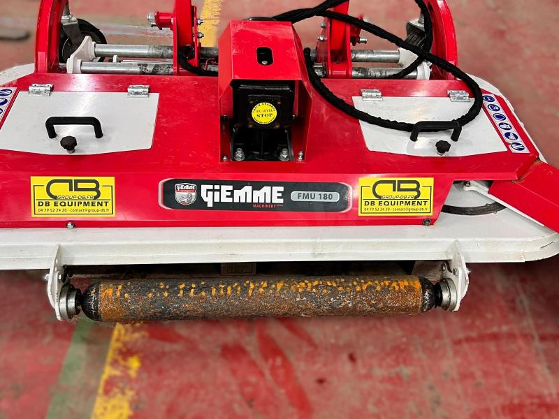 Giemme FMU180 Tondeuse portée attache 3 points pour tracteur - Triturador de martelos: foto 2 Giemme FMU180 Tondeuse portée attache 3 points pour tracteur - Triturador de martelos: foto 2