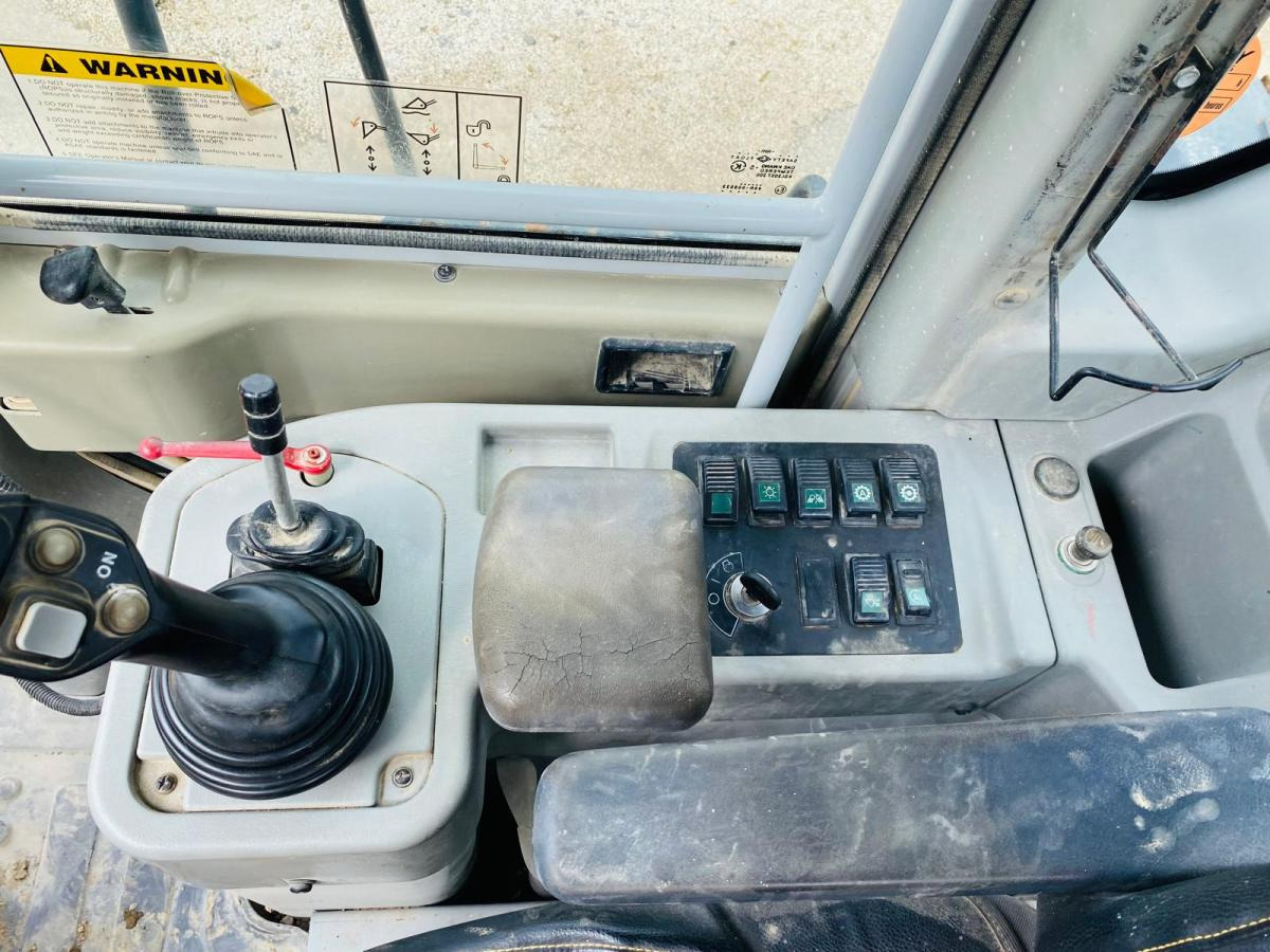 Retroescavadeira HYUNDAI Chargeuse articulé HL770-7A 23T: foto 17