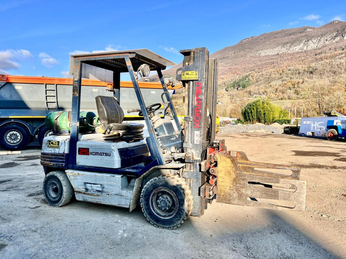 KOMATSU Chariot élévateur à gaz FG25T-11E (AVEC PINCE) - Empilhadeira a gás: foto 4 KOMATSU Chariot élévateur à gaz FG25T-11E (AVEC PINCE) - Empilhadeira a gás: foto 4