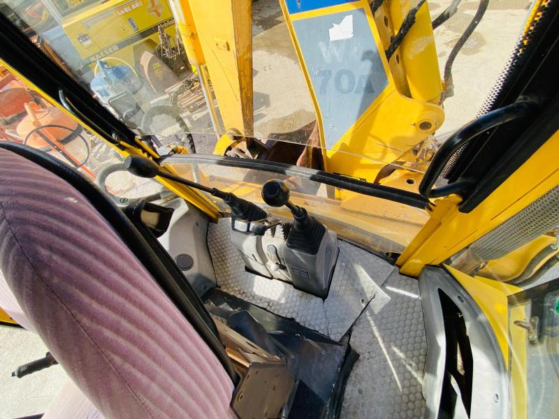 Retroescavadeira KOMATSU Tractopelle WB70 (NET DE TVA): foto 10