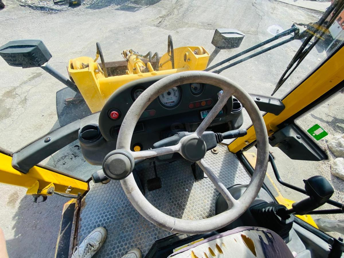 Retroescavadeira KOMATSU Tractopelle WB70 (NET DE TVA): foto 11