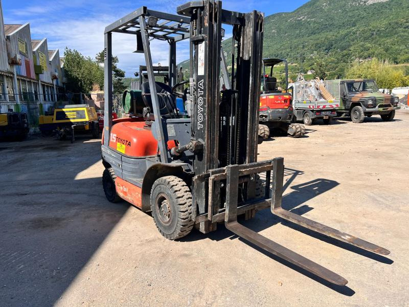 Toyota 426 FGF15 CHARIOT ELEVATEUR A GAZ 1,5T 4,3m - Empilhadeira a gás: foto 5 Toyota 426 FGF15 CHARIOT ELEVATEUR A GAZ 1,5T 4,3m - Empilhadeira a gás: foto 5