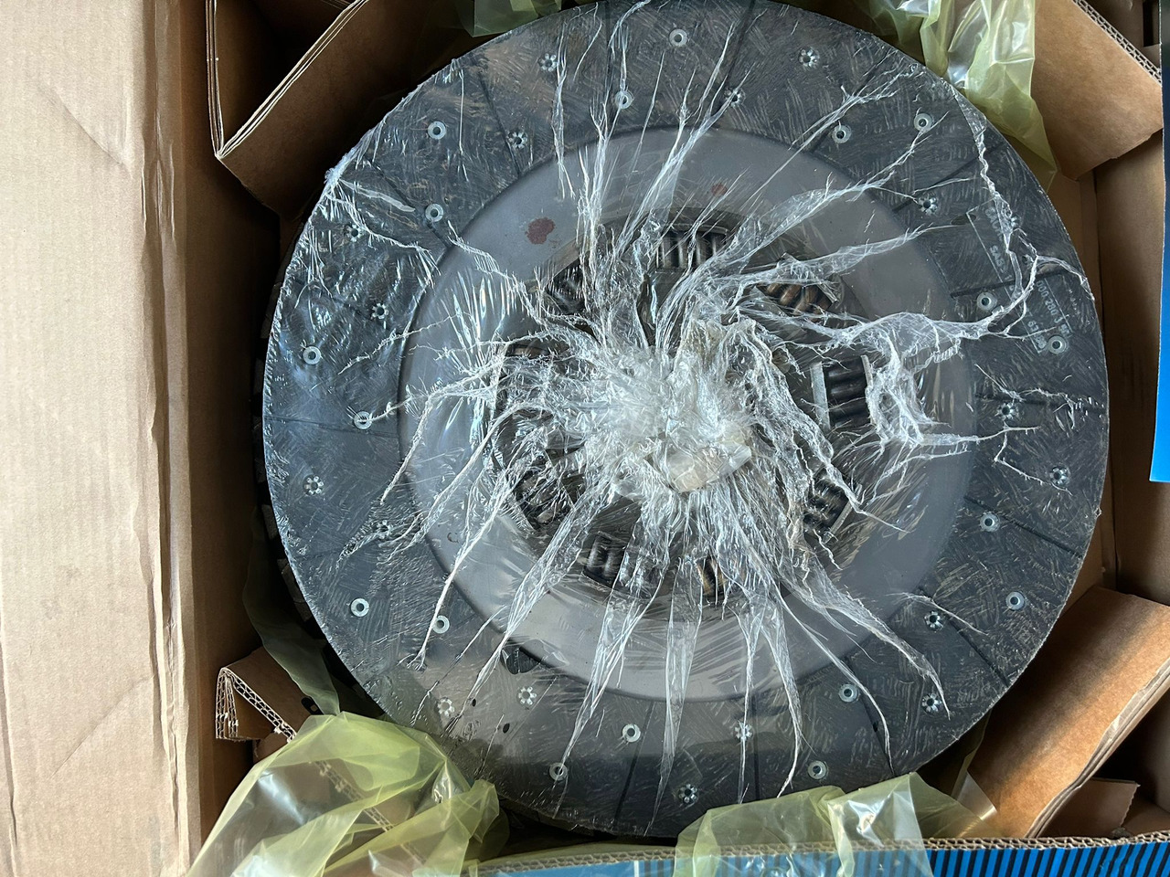 SACHS MANKAT 1-CLUTCH SET (DISC+PLATE+BEARING) - Embreagem e peças por Camião: foto 2 SACHS MANKAT 1-CLUTCH SET (DISC+PLATE+BEARING) - Embreagem e peças por Camião: foto 2