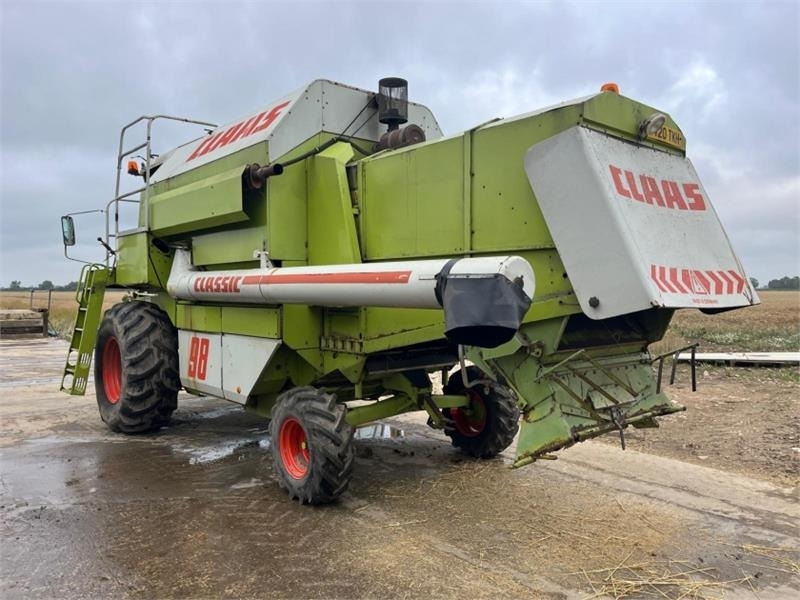 Claas Claas Dominator Classic 98 c/w C450 Header - Equipamento para colheitadeira: foto 2 Claas Claas Dominator Classic 98 c/w C450 Header - Equipamento para colheitadeira: foto 2