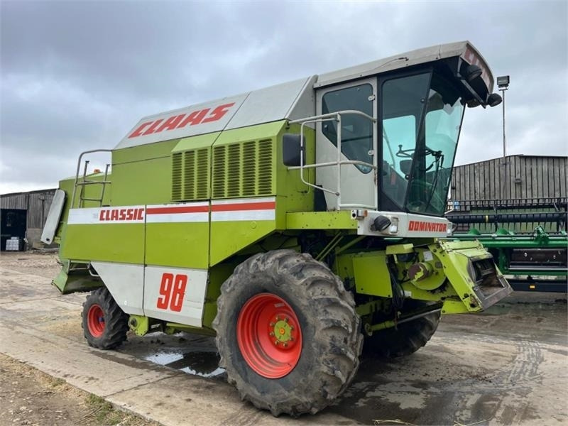 Claas Claas Dominator Classic 98 c/w C450 Header - Equipamento para colheitadeira: foto 4 Claas Claas Dominator Classic 98 c/w C450 Header - Equipamento para colheitadeira: foto 4