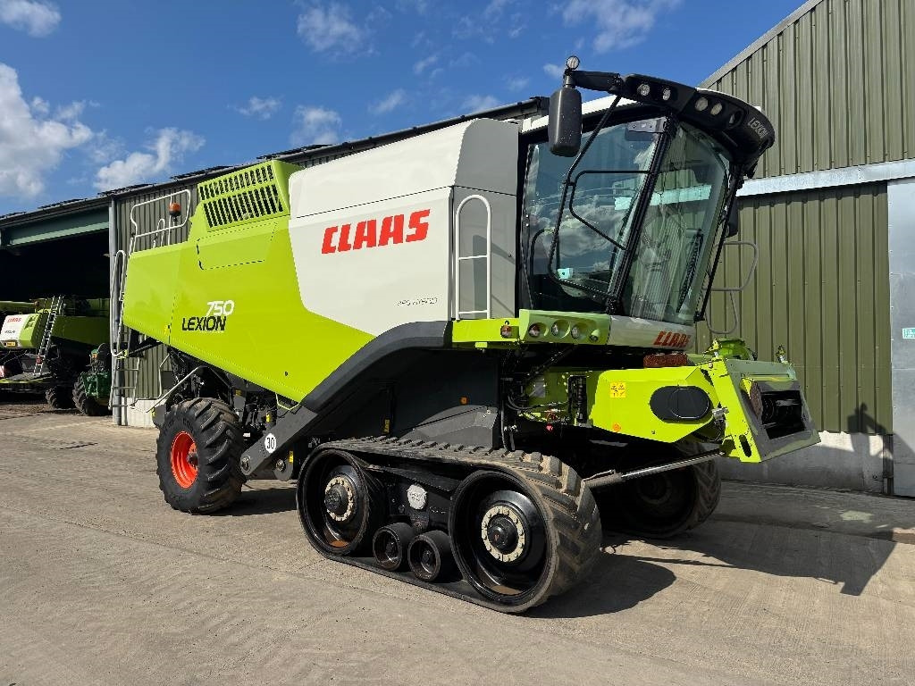 Claas Lexion 750TT APS Hybrid c/w V900 Header - Ceifeira debulhadora: foto 3 Claas Lexion 750TT APS Hybrid c/w V900 Header - Ceifeira debulhadora: foto 3