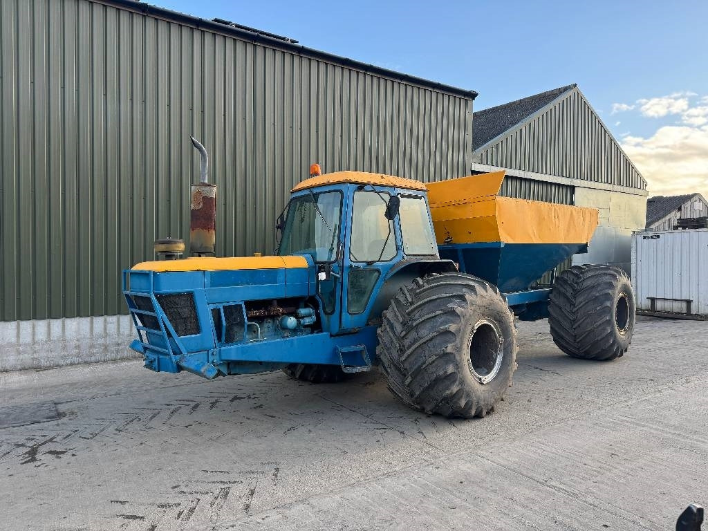 Ford 8210 Self Propelled Gravel Cart - Trator: foto 1 Ford 8210 Self Propelled Gravel Cart - Trator: foto 1