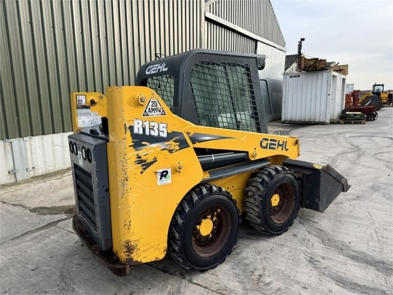 Gehl Gehl R135 Skid Steer - Mini pá carregadora: foto 4 Gehl Gehl R135 Skid Steer - Mini pá carregadora: foto 4