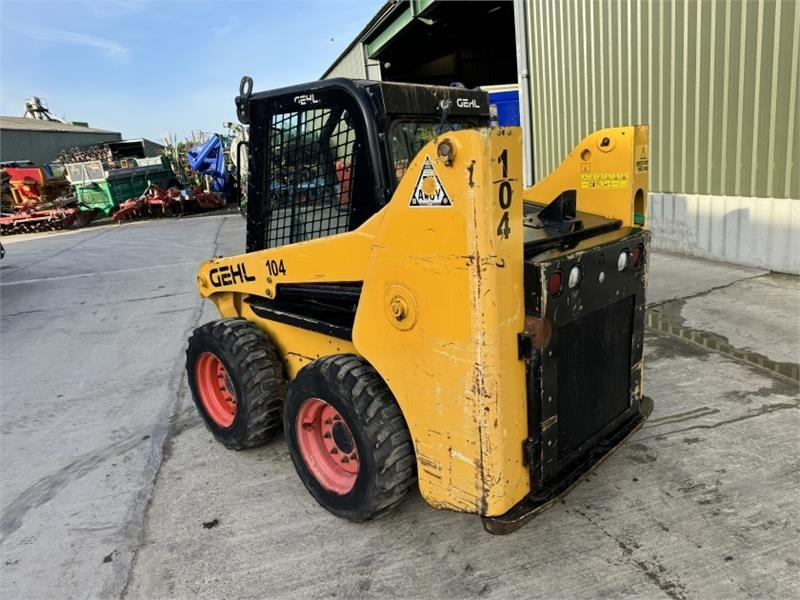 Gehl Gehl R165 Skid Steer - Mini pá carregadora: foto 2 Gehl Gehl R165 Skid Steer - Mini pá carregadora: foto 2