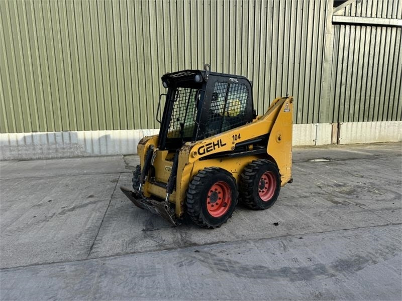 Gehl Gehl R165 Skid Steer - Mini pá carregadora: foto 1 Gehl Gehl R165 Skid Steer - Mini pá carregadora: foto 1