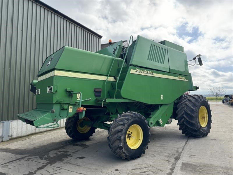 John Deere 1550 WTS c/w 620R Header - Equipamento para colheitadeira: foto 2 John Deere 1550 WTS c/w 620R Header - Equipamento para colheitadeira: foto 2