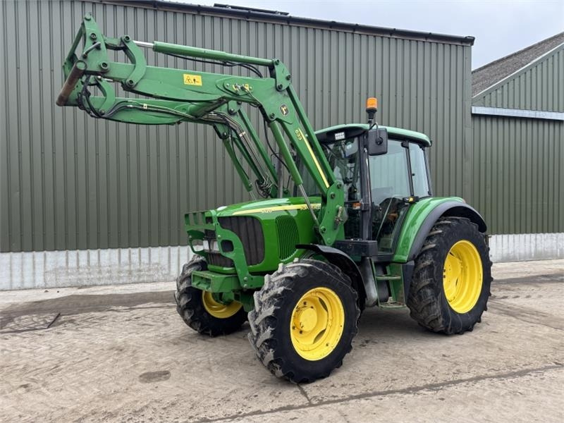 John Deere 6120 c/w 633 Loader - Trator: foto 1 John Deere 6120 c/w 633 Loader - Trator: foto 1
