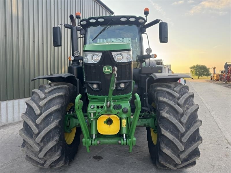 John Deere 6215R Command Pro **Ultimate Edition**Front PTO** - Trator: foto 5 John Deere 6215R Command Pro **Ultimate Edition**Front PTO** - Trator: foto 5