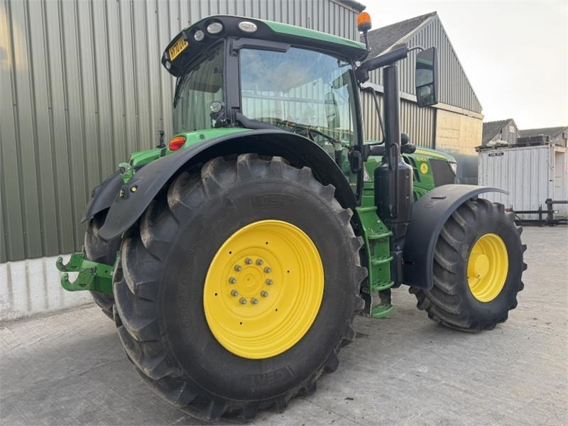 John Deere 6215R Command Pro **Ultimate Edition**Front PTO** - Trator: foto 4 John Deere 6215R Command Pro **Ultimate Edition**Front PTO** - Trator: foto 4