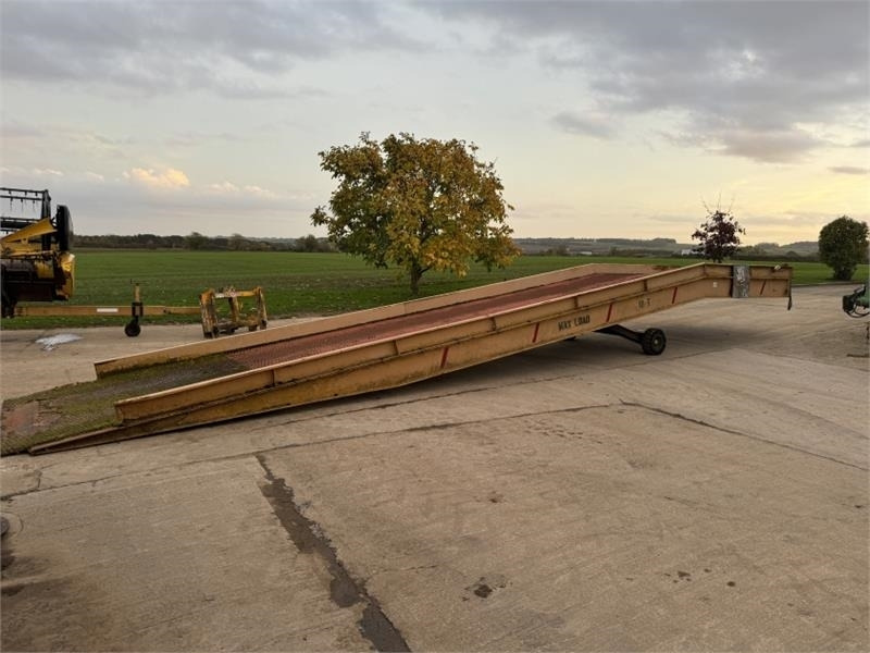 Loading Ramp Loading Ramp - Rampa de carregamento: foto 1 Loading Ramp Loading Ramp - Rampa de carregamento: foto 1