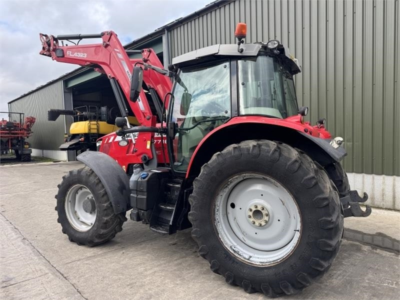 Massey Ferguson 7716 Dyna-6 c/w FL4323 Loader - Trator: foto 2 Massey Ferguson 7716 Dyna-6 c/w FL4323 Loader - Trator: foto 2