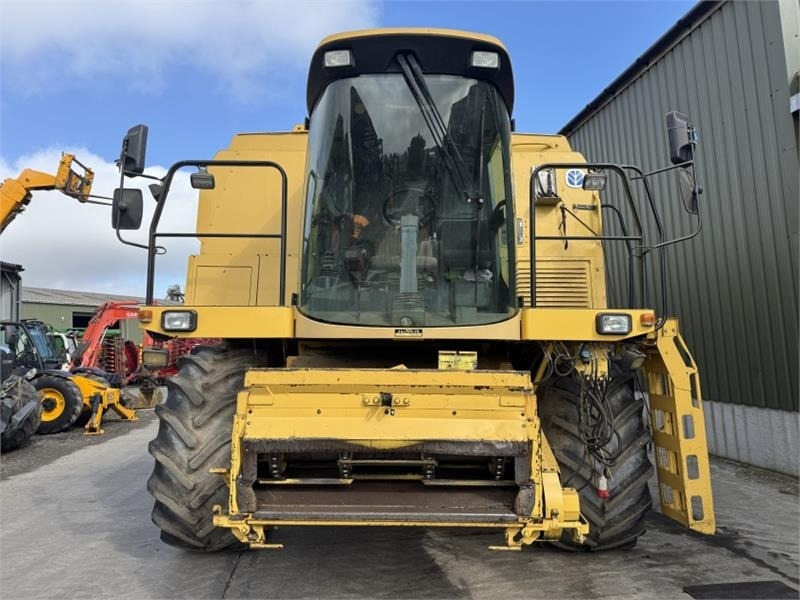 New Holland TX66 Combine Harvester c/w 20ft Header - Equipamento para colheitadeira: foto 5 New Holland TX66 Combine Harvester c/w 20ft Header - Equipamento para colheitadeira: foto 5
