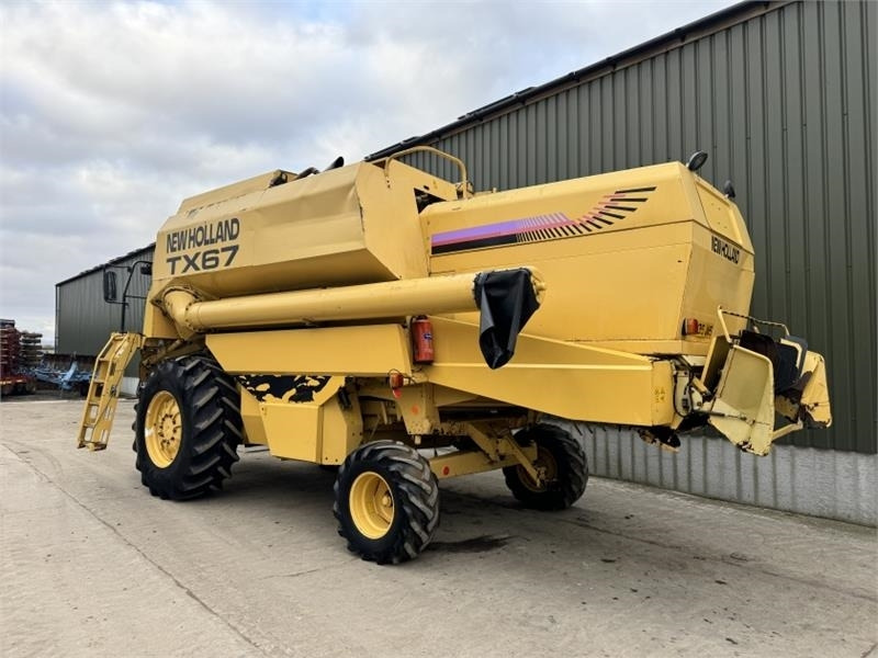 New Holland TX67 c/w 20ft Header - Equipamento para colheitadeira: foto 4 New Holland TX67 c/w 20ft Header - Equipamento para colheitadeira: foto 4