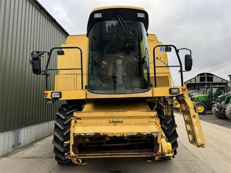 Leasing de New Holland TX67 c/w 20ft Header  New Holland TX67 c/w 20ft Header: foto 6