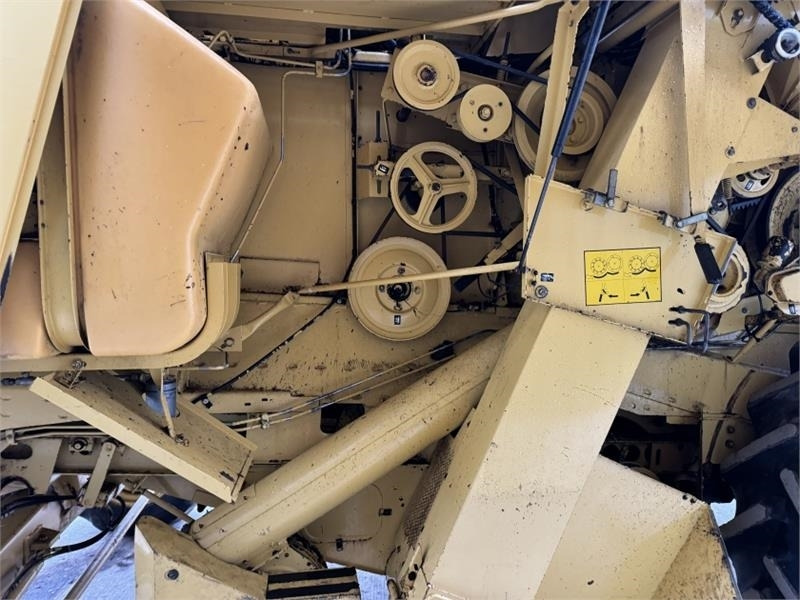 Leasing de New Holland TX67 c/w 20ft Header  New Holland TX67 c/w 20ft Header: foto 12