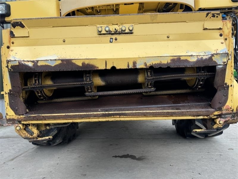 Leasing de New Holland TX67 c/w 20ft Header  New Holland TX67 c/w 20ft Header: foto 7