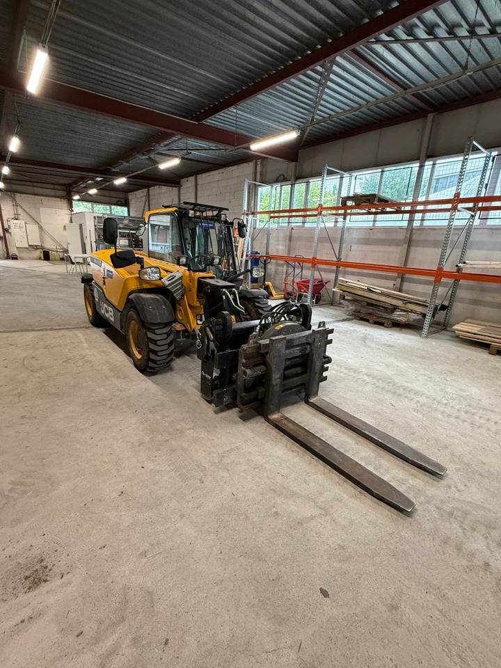 JCB 525-60T5 Hi-Viz - Pá carregadora telescópica: foto 4 JCB 525-60T5 Hi-Viz - Pá carregadora telescópica: foto 4