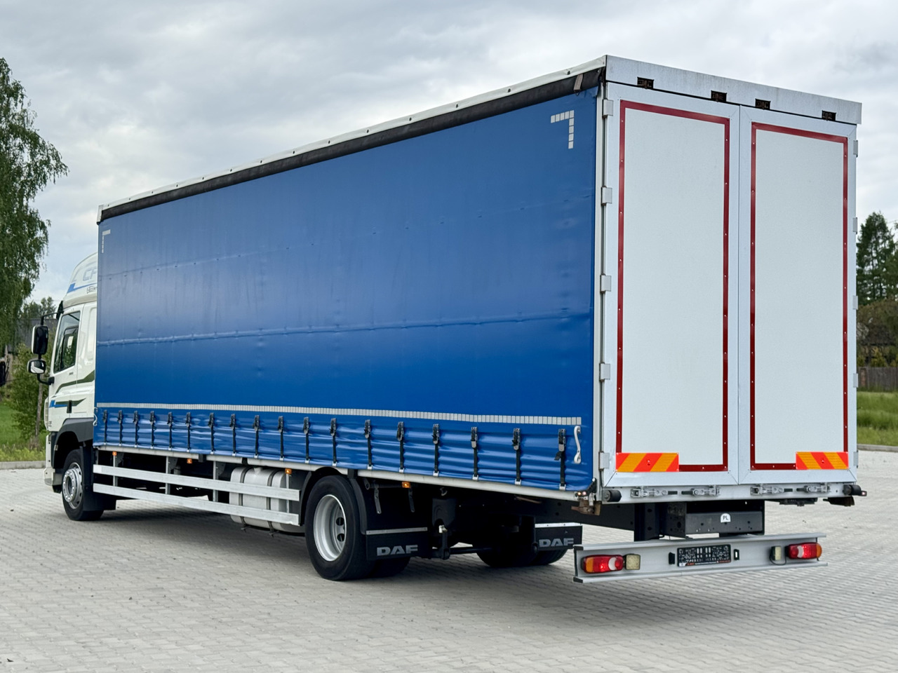 DAF CF 320 / FIRANKA / 24 EUROPALETY / SYPIALKA / AUTOMAT / KLIMA POSTOJOWA / 2017 ROK - Camião de lona: foto 4 DAF CF 320 / FIRANKA / 24 EUROPALETY / SYPIALKA / AUTOMAT / KLIMA POSTOJOWA / 2017 ROK - Camião de lona: foto 4
