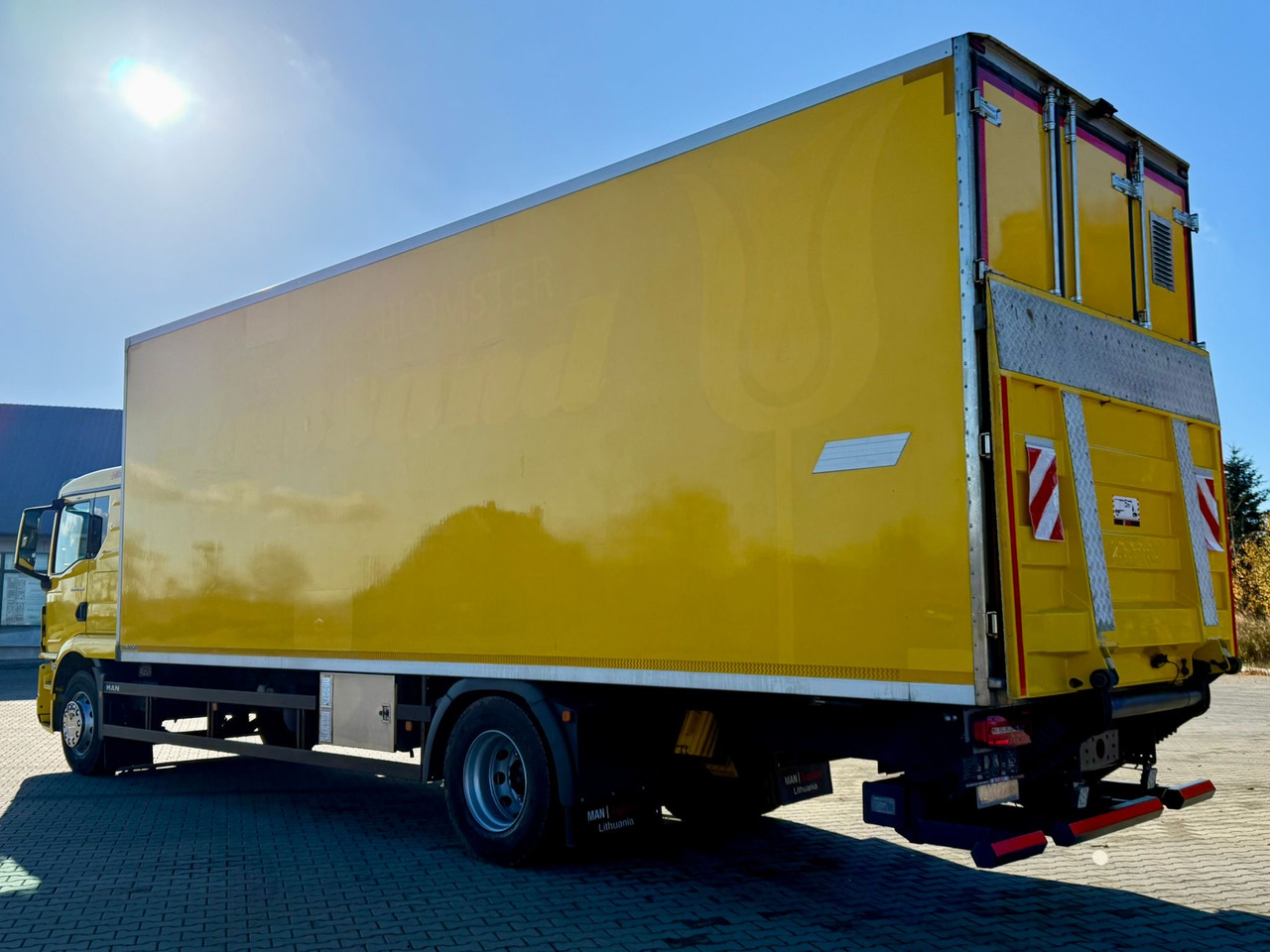 MAN 18.320 / IZOTERMA / GRZANA / WINDA / 20 EUROPALET / AUTOMAT / 170 TYŚ KM / 2021 R / SYPIALKA / CAŁY NA PODUSZKACH / SPROWADZONY / JAK NOWY - Camião isotérmico: foto 3 MAN 18.320 / IZOTERMA / GRZANA / WINDA / 20 EUROPALET / AUTOMAT / 170 TYŚ KM / 2021 R / SYPIALKA / CAŁY NA PODUSZKACH / SPROWADZONY / JAK NOWY - Camião isotérmico: foto 3