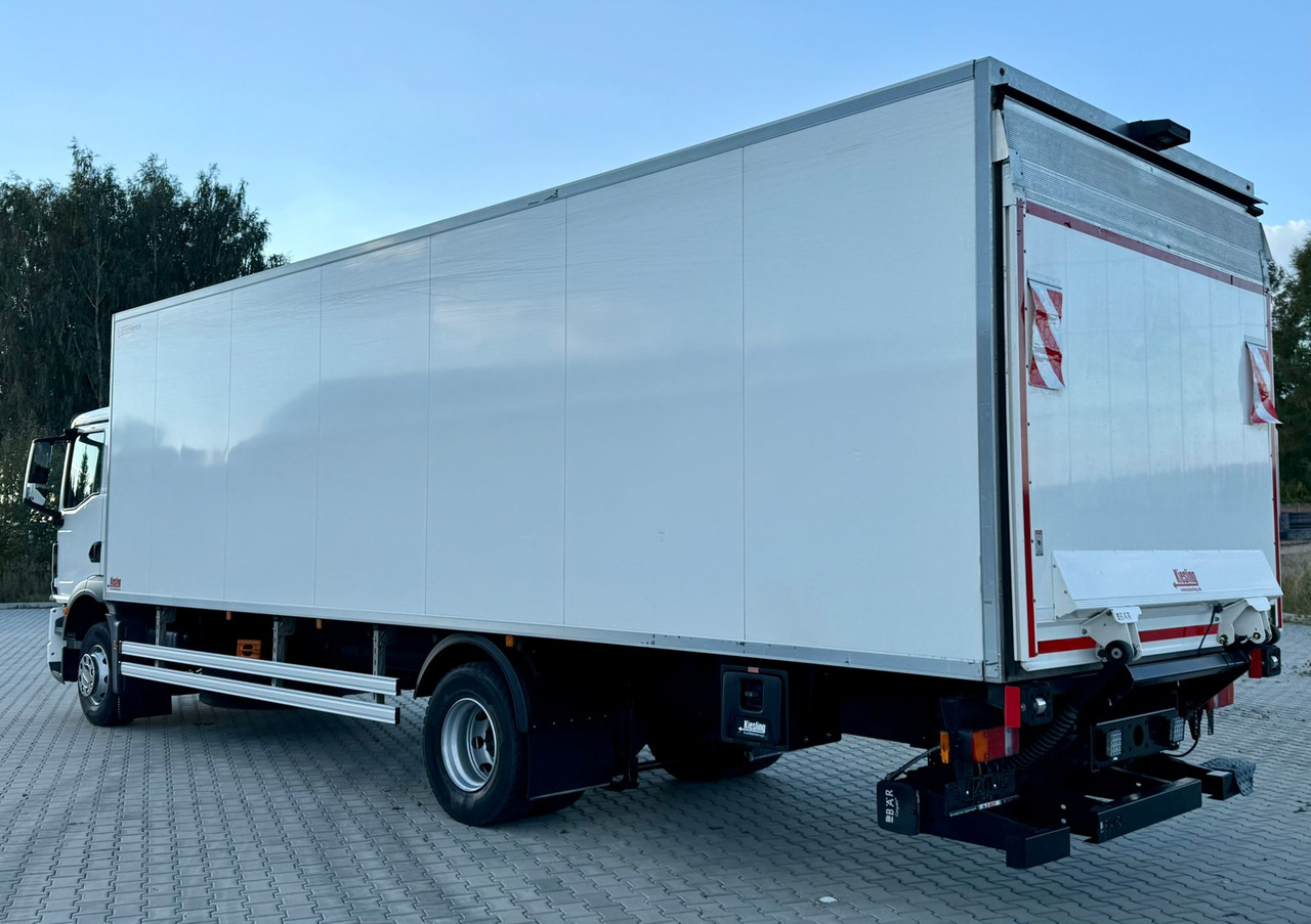 MAN TGM 15.290 / CHŁODNIA / WINDA / 8.3 M DŁUGOŚCI / 20 EUROPALET / THERMO KING / +30/-30 / AUTOMAT / 2021 ROK / SERWISOWANY - Camião frigorífico: foto 4 MAN TGM 15.290 / CHŁODNIA / WINDA / 8.3 M DŁUGOŚCI / 20 EUROPALET / THERMO KING / +30/-30 / AUTOMAT / 2021 ROK / SERWISOWANY - Camião frigorífico: foto 4