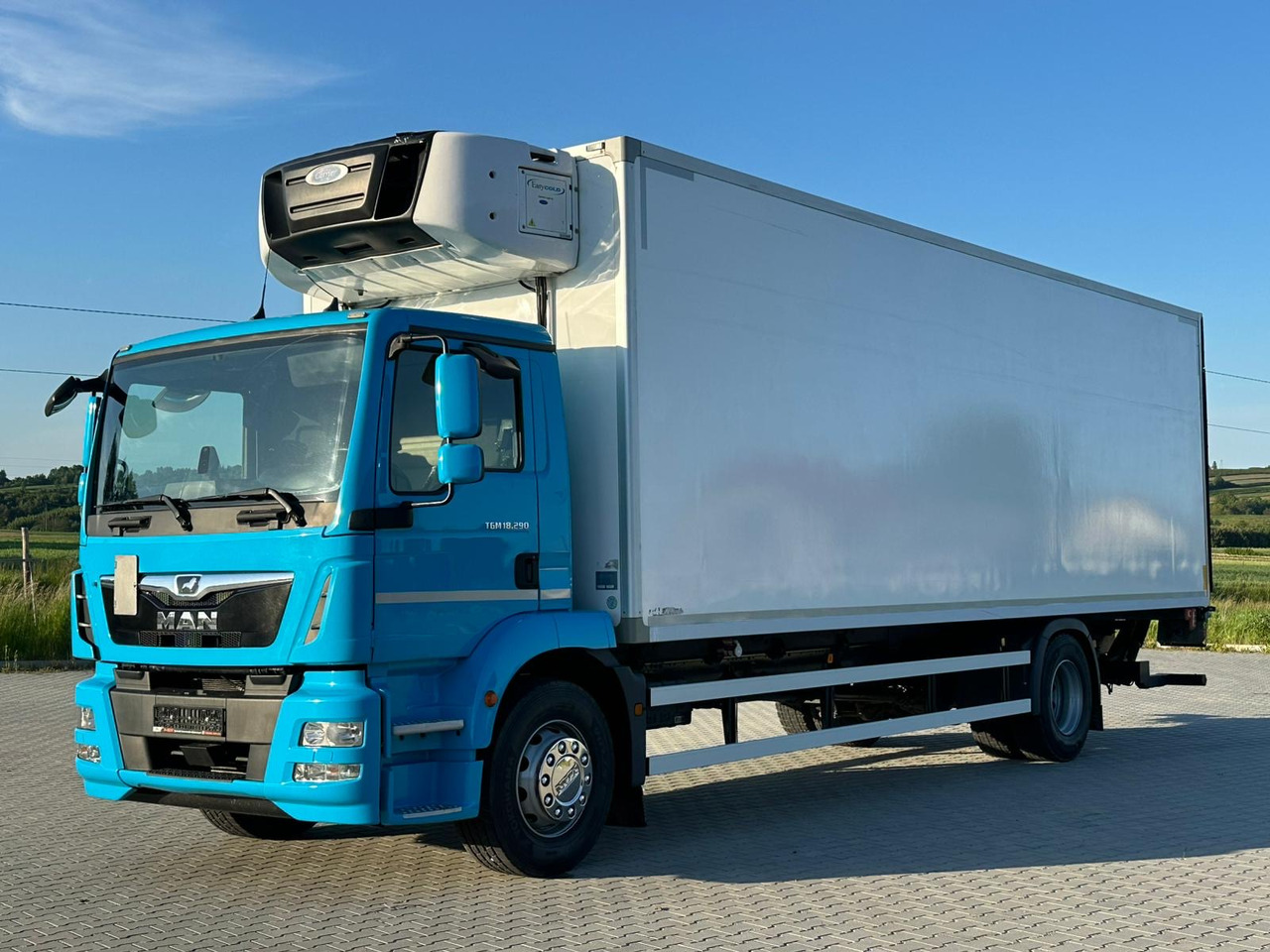 MAN TGM 18.290 / CHŁODNIA / WINDA / 20 EUROPALET / 8.2 M DŁUGOŚCI / 2018 ROK / 410 TYS KM - Camião frigorífico: foto 2 MAN TGM 18.290 / CHŁODNIA / WINDA / 20 EUROPALET / 8.2 M DŁUGOŚCI / 2018 ROK / 410 TYS KM - Camião frigorífico: foto 2