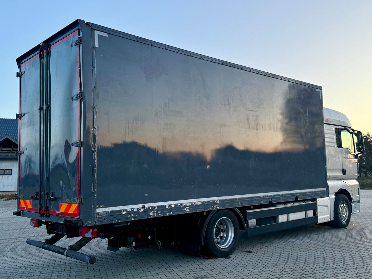 MAN TGX 18.400 / FIRANKA / KONTENER / NISKI PRZEBIEG / EURO 6 / AUTOMAT / SYPIALKA / 2016 ROK - Camião de lona: foto 3 MAN TGX 18.400 / FIRANKA / KONTENER / NISKI PRZEBIEG / EURO 6 / AUTOMAT / SYPIALKA / 2016 ROK - Camião de lona: foto 3